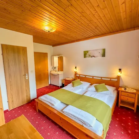 Konukevi Fruehstueckspension Seeblick